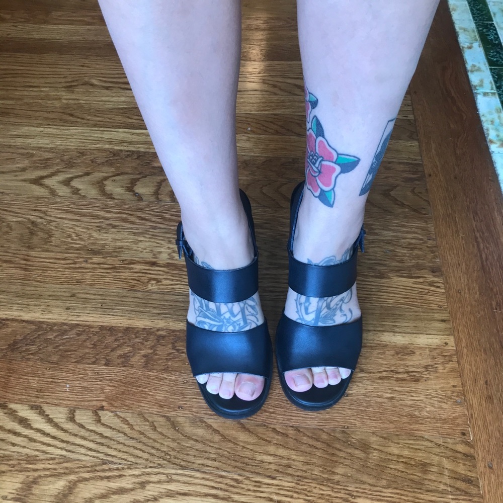 Urban Outfitters strapped black heels 9 - Picture 4 of 5